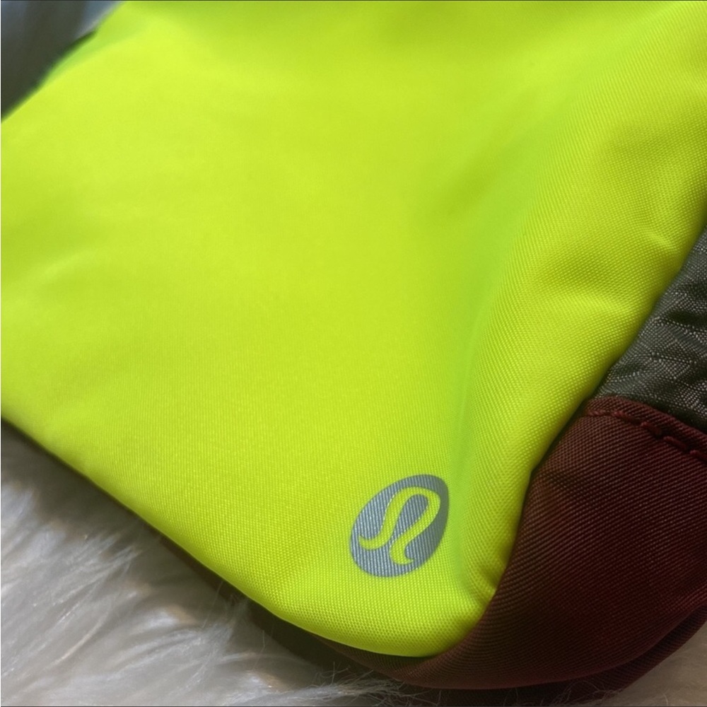 Lululemon Everywhere Belt Bag - Picture 8 of 14
